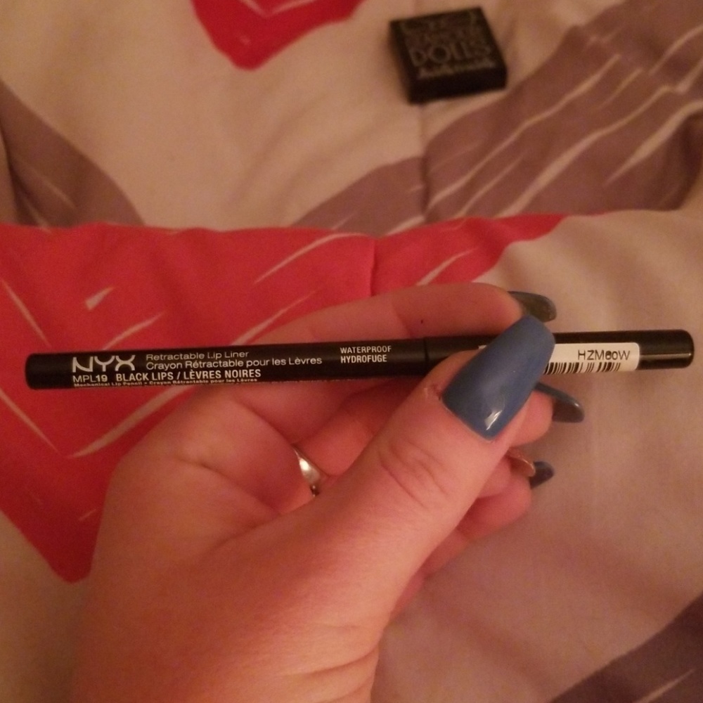 Nyx black lip liner